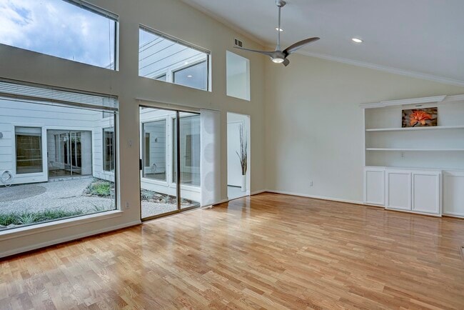 Foto del edificio - 13819 Starhill Ct