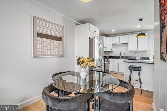 Foto del edificio - 1325 Barnaby Terrace SE