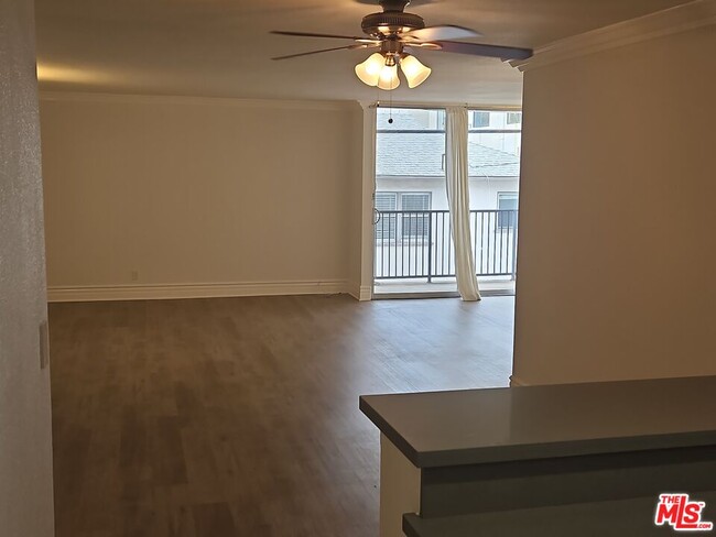 Building Photo - 827 2nd St