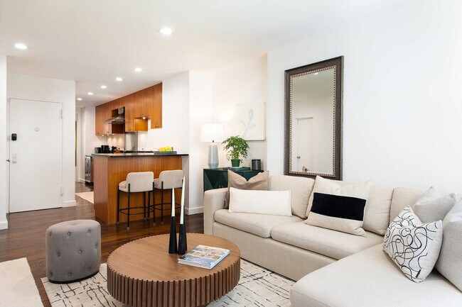 Foto del edificio - 323 E 51st St