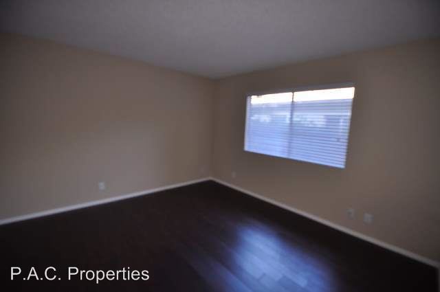Building Photo - 24411 Newhall Ave