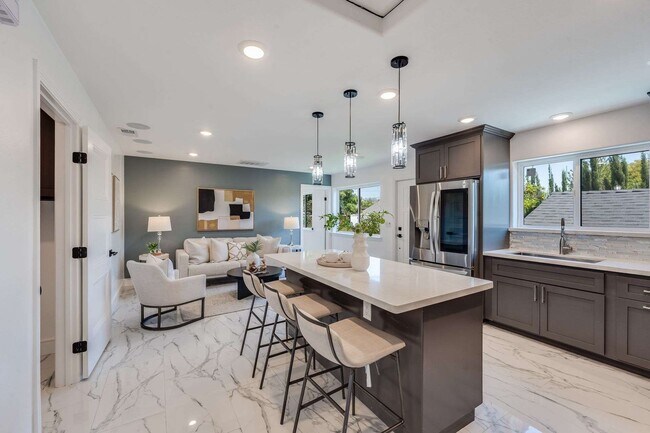 Foto del edificio - 336 West Ct