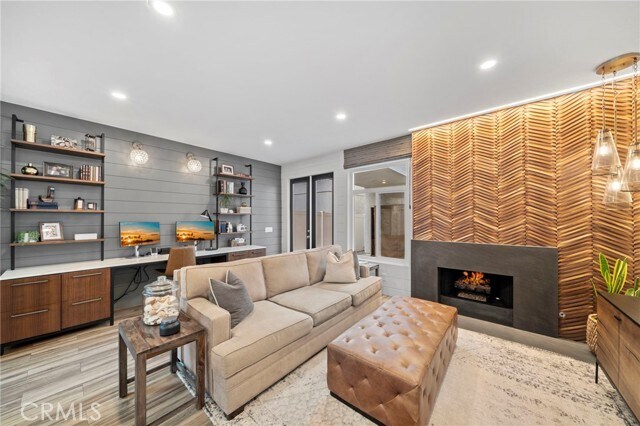 Building Photo - 310 18th St