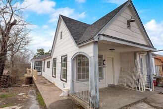Building Photo - 1915 Alaska Ave