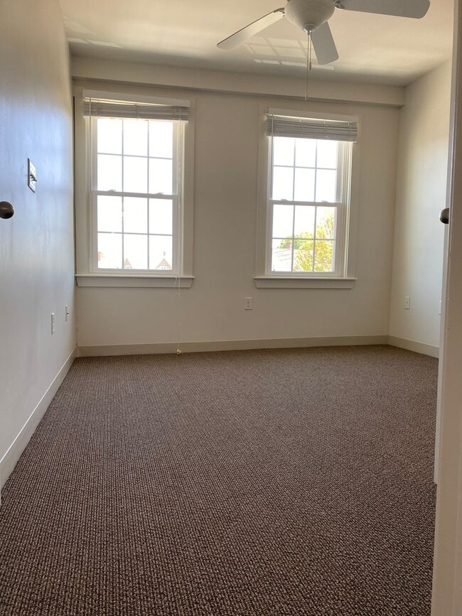 Bostonian Shoe Lofts Apartments in Whitman, MA