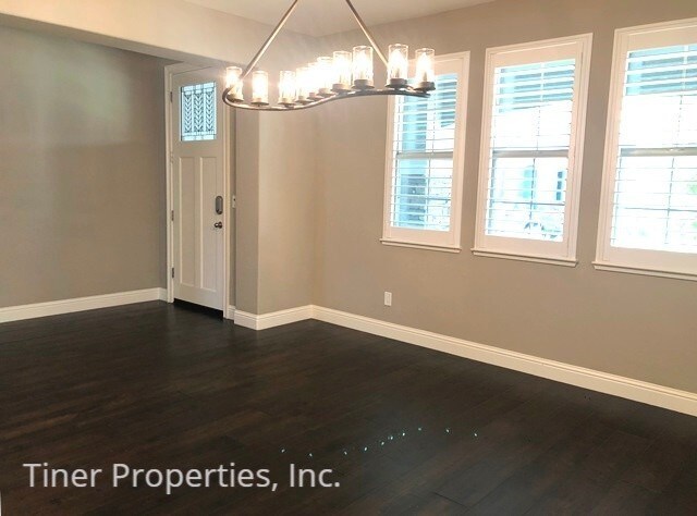 Building Photo - Luxurious 5 Bedroom 4 Bath Home with Spark...