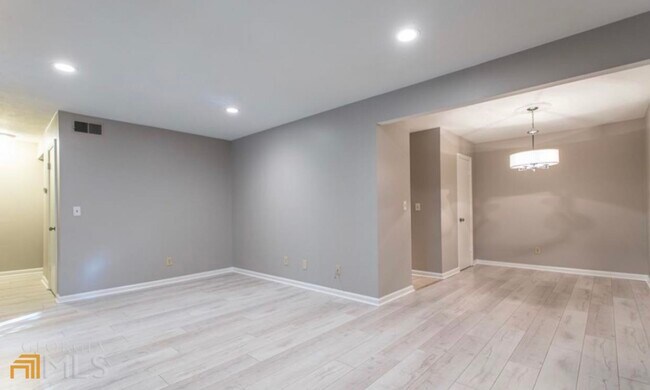 Building Photo - 3091 Colonial Way