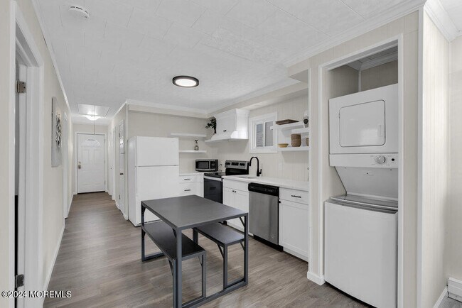 Building Photo - 116 1st Ave