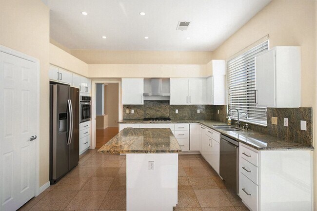 Building Photo - 2120 Waterbury Ln