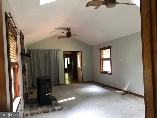 Foto del edificio - 16495 Pine Springs Ln