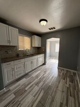 Building Photo - 2416 Kentucky St