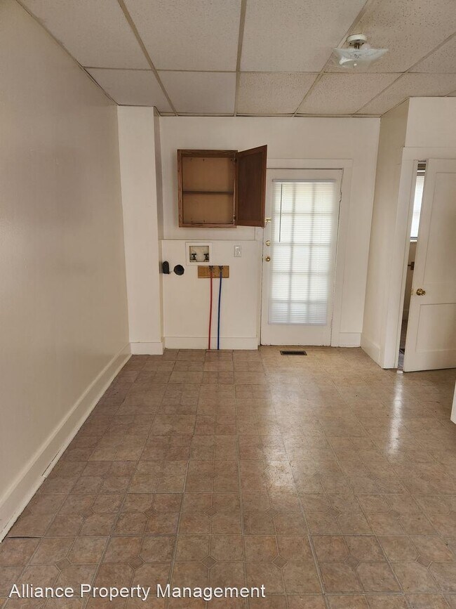 Building Photo - 3 br, 1.5 bath House - 802 W Jefferson Blvd