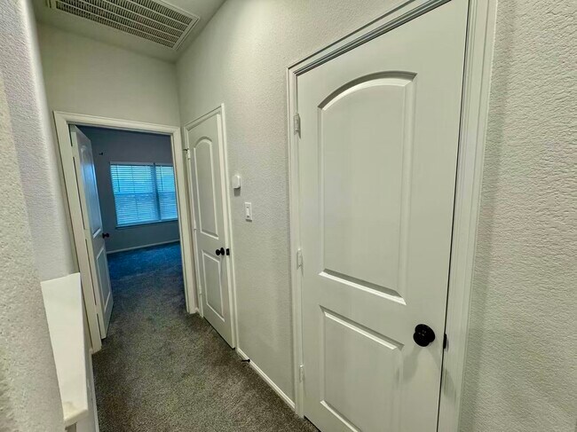 Building Photo - 10503 Shining Dawn Wy