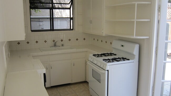 Building Photo - 1956-1960 S Beverly Glen Blvd