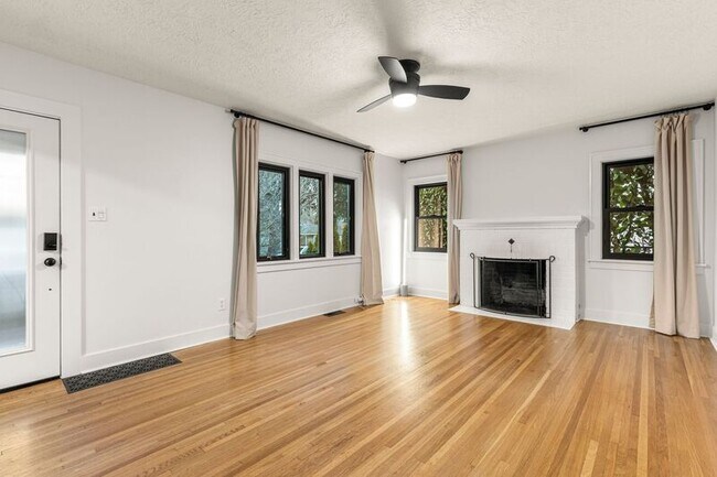 Foto del edificio - 8606 N Seward Ave