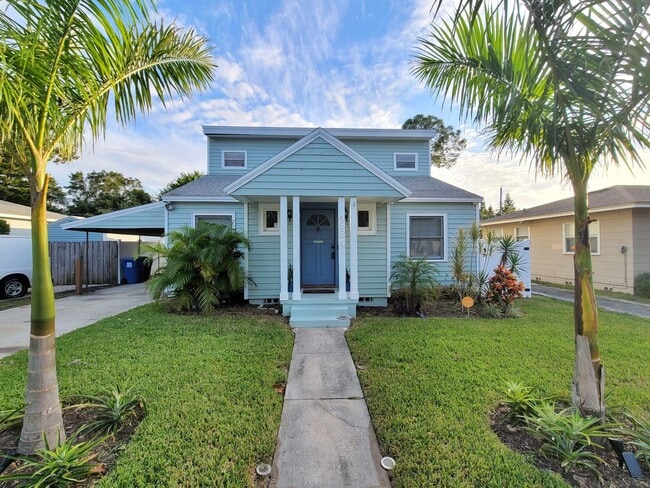 St. Petersburg Pool Home - 3 Bedroom 2 Bath - St. Petersburg Pool Home - 3 Bedroom 2 Bath
