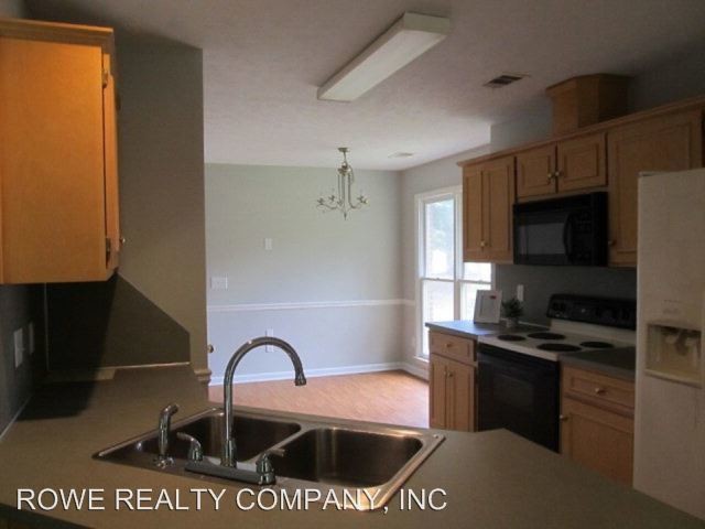 Foto del edificio - 4 br, 2 bath House - 8006 ROCKY CREEK DRIVE *
