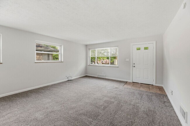 Building Photo - Delhi-Charming 2Bed 1 bath home