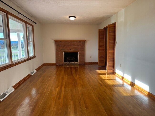 Foto del edificio - 1308 Minebank Rd