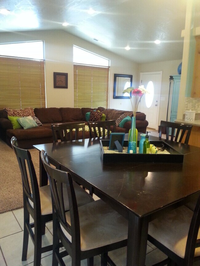 Foto del edificio - 73 Pheasant Dr