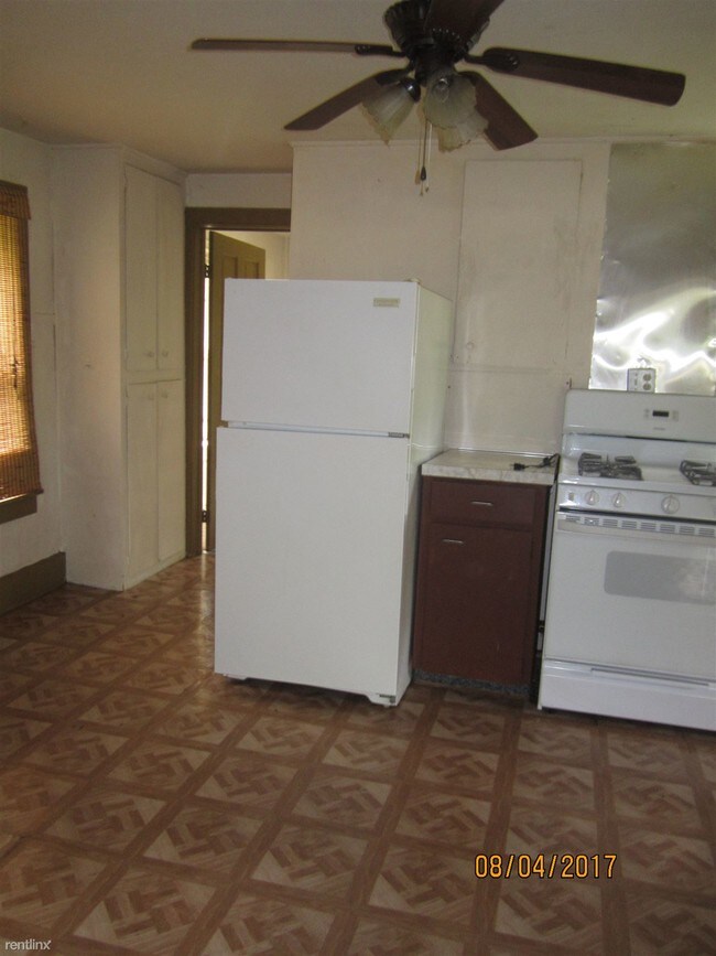 Building Photo - 925 S Stiles Rd