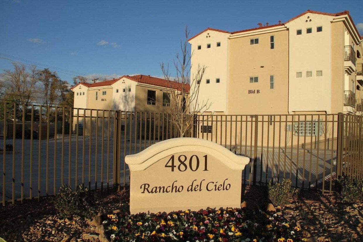 Primary Photo - 4801 Gibson Blvd