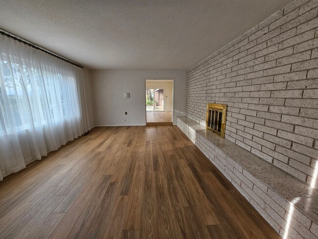 Building Photo - BEAUTIFUL COUNTRY HOME IN OAKVIEW SCHOOL D...