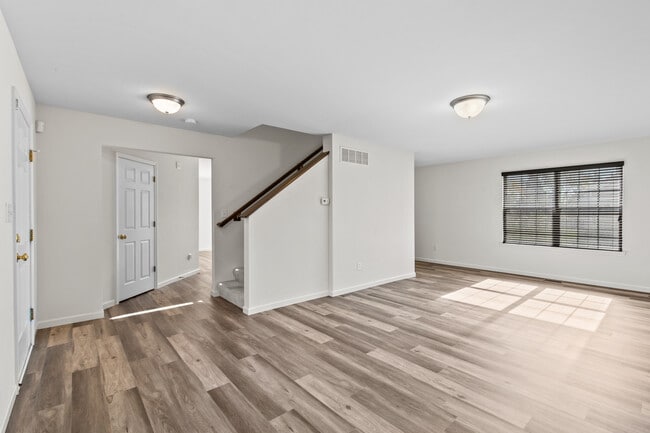 Building Photo - 614 Prairiegate Ct