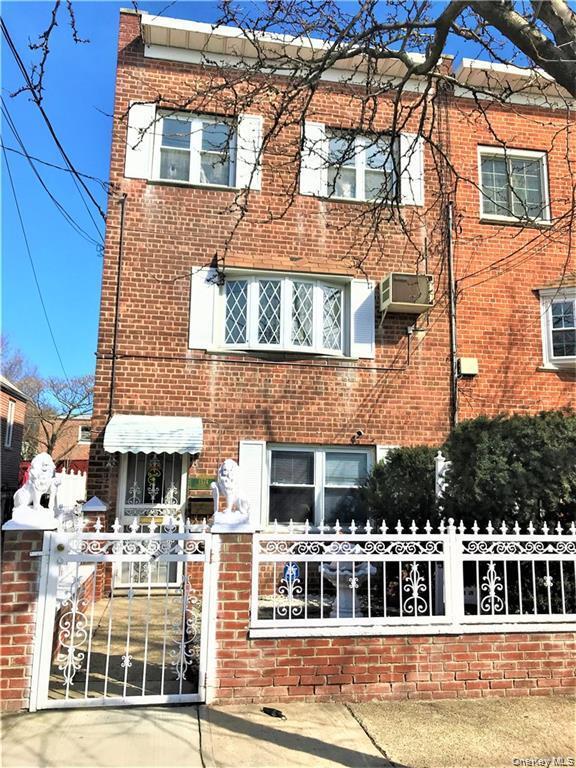 Primary Photo - 1574 Paulding Ave