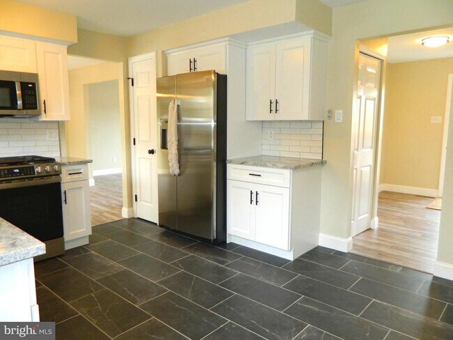 Building Photo - 92 Altair Dr