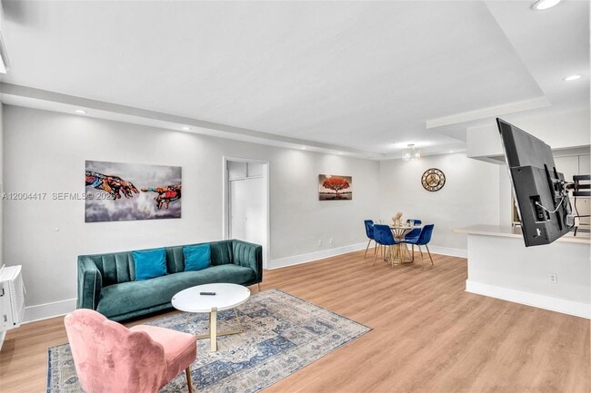 Building Photo - 10000 E Bay Harbor Dr