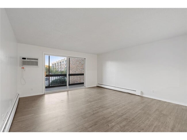 Foto del edificio - 3200 Virginia Ave S