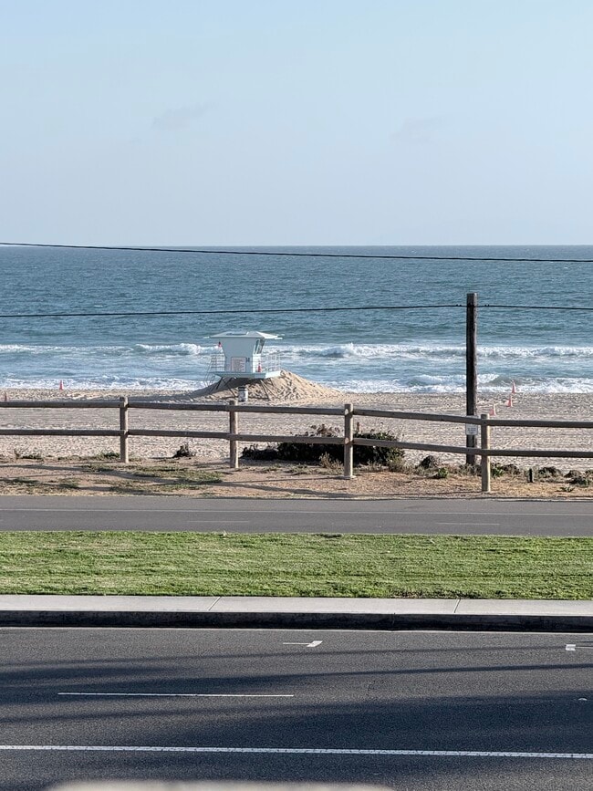 Building Photo - 1400 Pacific Coast Hwy