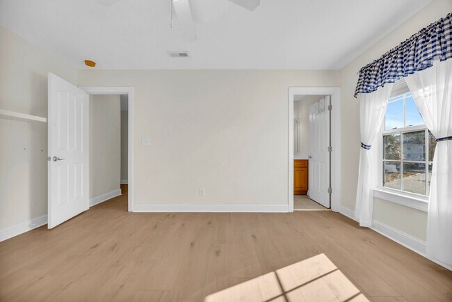 Foto del edificio - 631 Cottage Oaks Cir