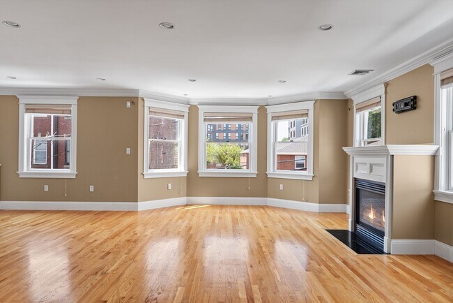Building Photo - 210-212-212 W 9th St