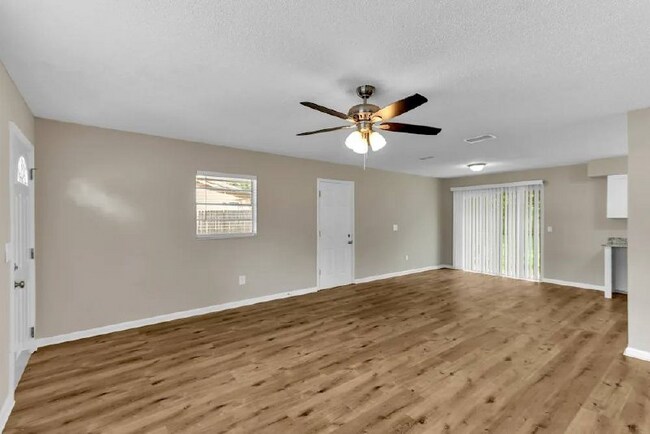 Foto del edificio - 910 E Humphrey St