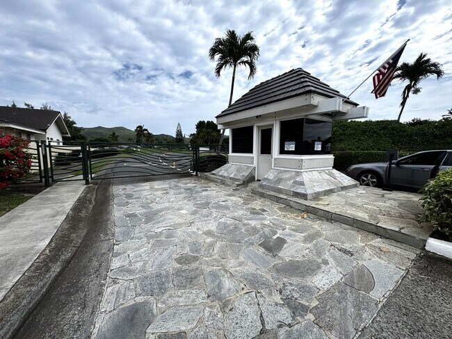 Foto del edificio - 3/2/2 - Spacious Golf Course Home in Gated Queens Gate II
