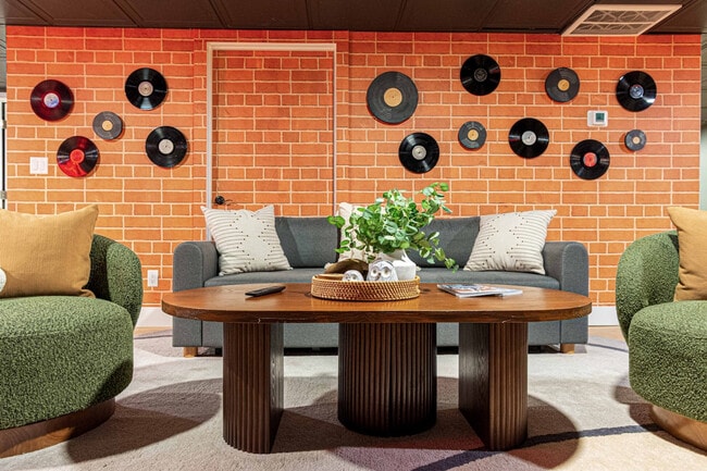 Foto del edificio - 535 Brook Knoll Cir