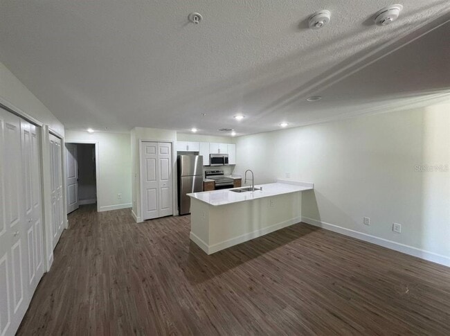 Building Photo - 2232 Florida Dr