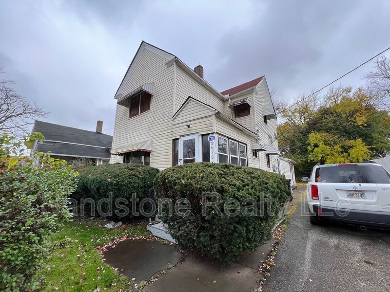 5678 Hamlet Ave Unit Down, Cleveland, OH 44127 Condo for Rent in Cleveland, OH