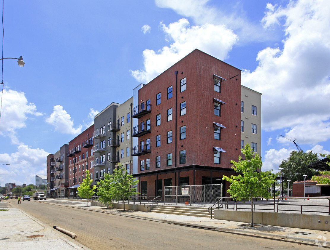 Primary Photo - CollegeTown at Madison Street