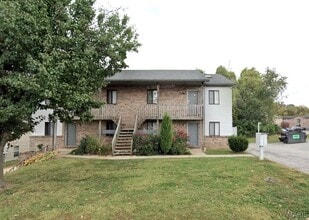 Building Photo - 102 Hillside Ln