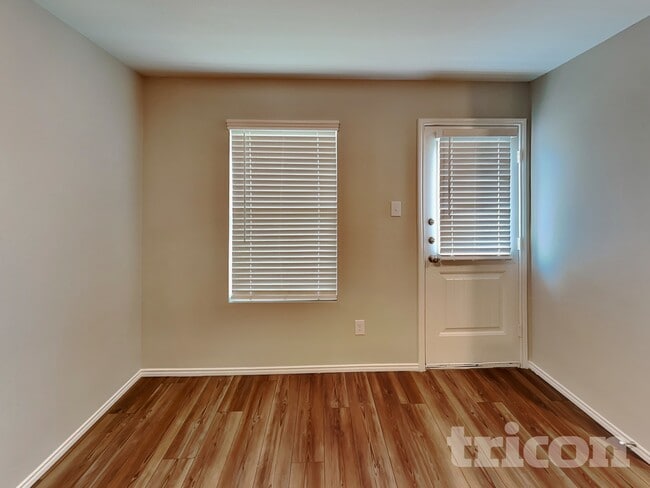 Building Photo - 908 Lady Bird St