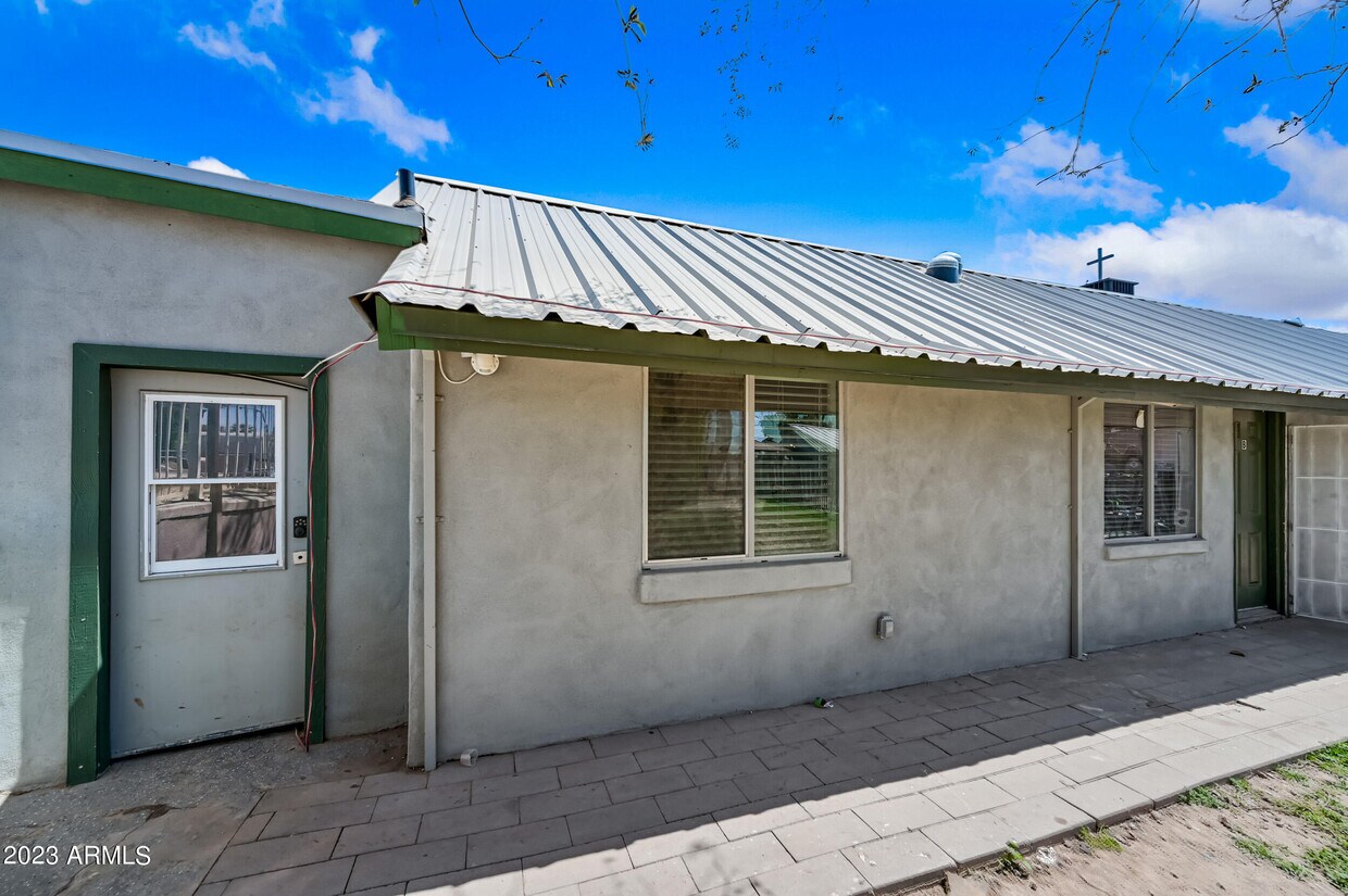 Primary Photo - 1840 W Glenrosa Ave
