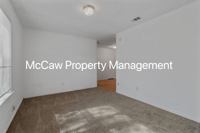 Building Photo - Coming Soon! Great 3/2/1 Duplex in Fort Wo...
