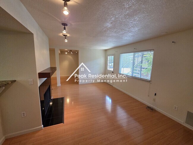 Foto del edificio - Charming Carmichael 2bd/1ba Condo