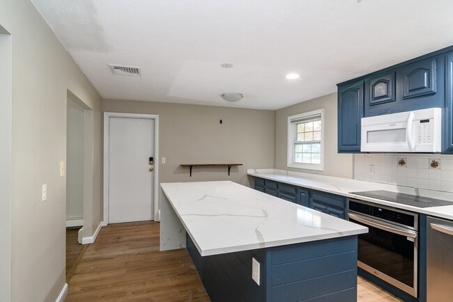 Building Photo - 3 Hickory Ln