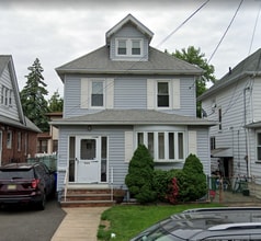 Building Photo - 834 Summit St