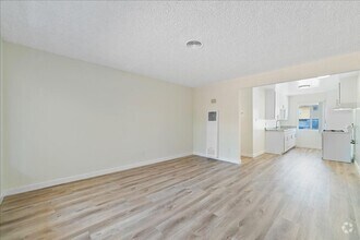 Building Photo - 531 W Hyde Park Blvd
