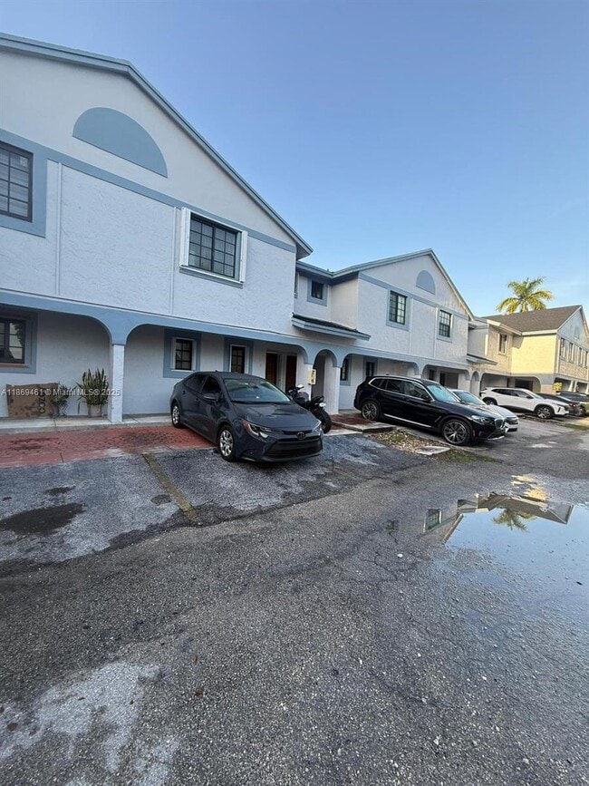 Building Photo - 1595 SW 122nd Ave